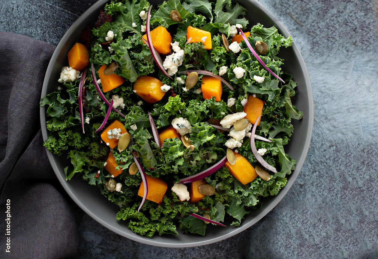 Salat mit Grünkohl und Kürbis